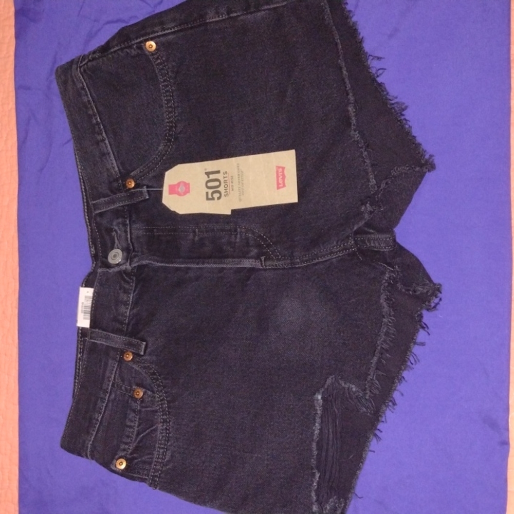 NWT Levi's black shorts